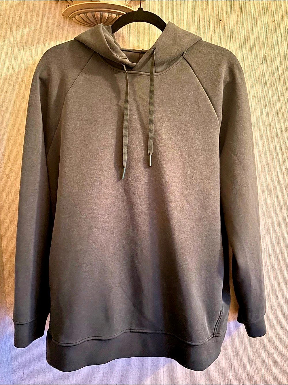 lululemon Hooded Pullover in Green pockets EUC